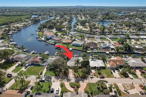 9520 Sun Isle Dr NE, Saint Petersburg, FL 33702