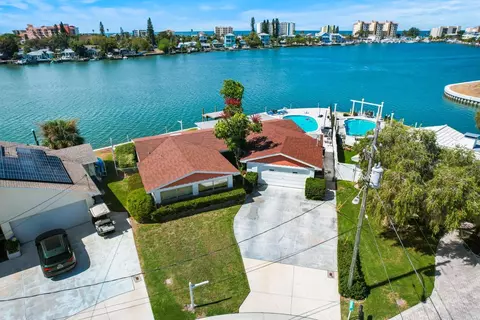 492 Crystal Dr, Madeira Beach, FL 33708