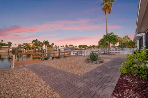 12005 3rd St E #4, Treasure Island, FL 33706