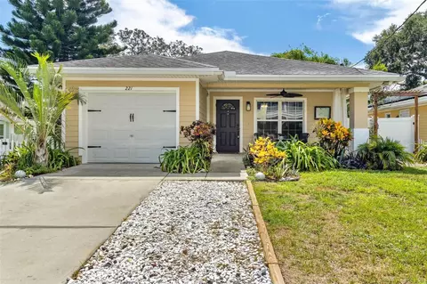 221 2nd Ave SW, Largo, FL 33770