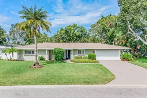 1746 Meredith Ln, Belleair, FL 33756