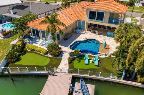 321 Palm Is SE, Clearwater Beach, FL 33767