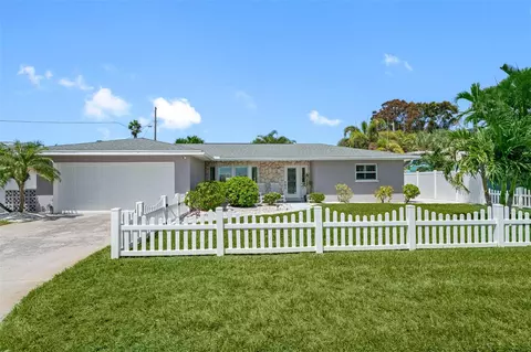 621 Boca Ciega Isle Dr, Saint Pete Beach, FL 33706