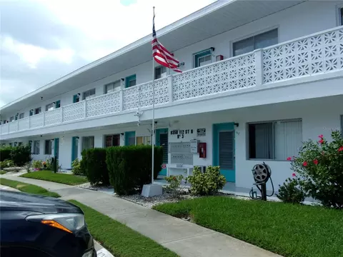 8350 112th St #203, Seminole, FL 33772