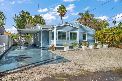 8102 Bayshore Dr, Treasure Island, FL 33706