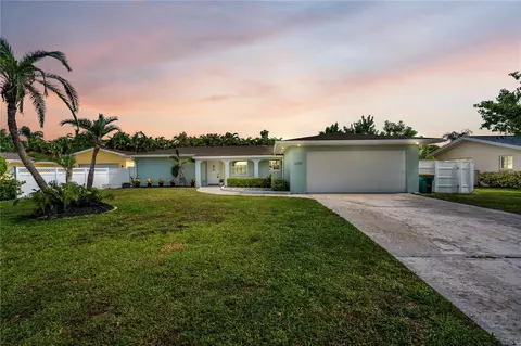 6707 Cardinal Dr S, Saint Petersburg, FL 33707