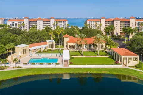 4801 Osprey Dr S #302, Saint Petersburg, FL 33711