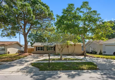 8381 Jennifer Ln, Seminole, FL 33777
