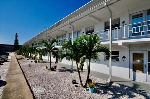 1221 Drew St #B18, Clearwater, FL 33755