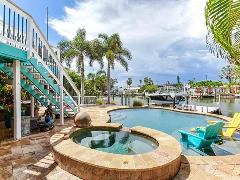 556 Lillian Dr, Madeira Beach, FL 33708