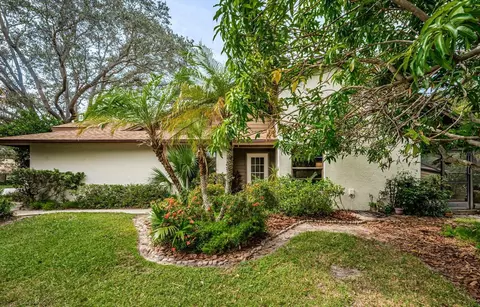 315 Parkside Ln, Safety Harbor, FL 34695