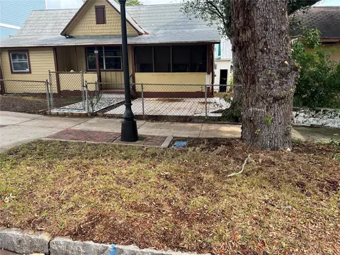 143 E Orange St, Tarpon Springs, FL 34689