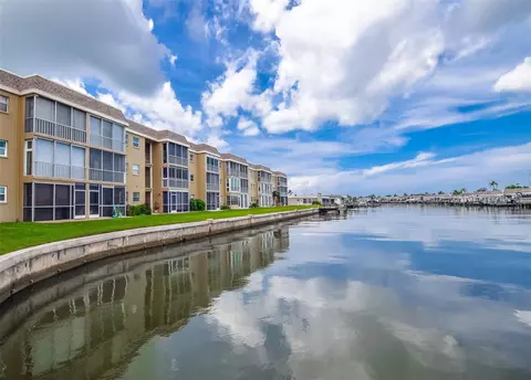 1 Boca Ciega Point Blvd #109, Saint Petersburg, FL 33708