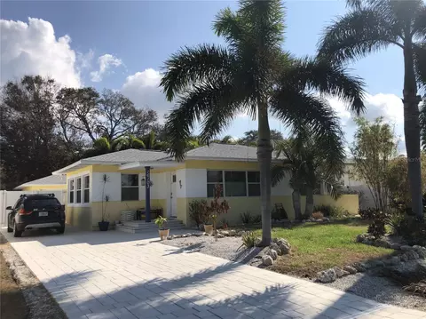 16103 1st St E, Redington Beach, FL 33708