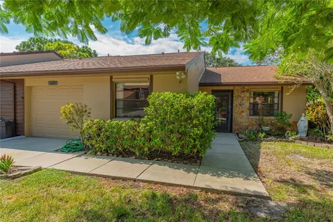 9754 Lake Seminole Dr E, Largo, FL 33773