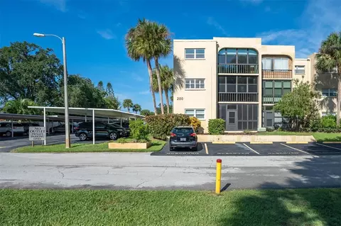 11485 Oakhurst Rd #301, Largo, FL 33774