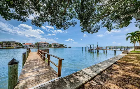 2000 Dolphin Blvd S, Saint Petersburg, FL 33707