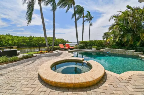 1122 S Florida Ave, Tarpon Springs, FL 34689