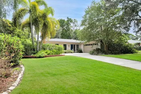 7142 Sunshine Dr S, Saint Petersburg, FL 33705