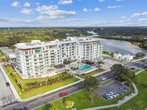 1020 Sunset Point Rd #204, Clearwater, FL 33755