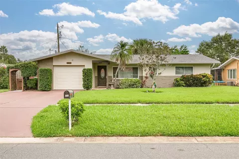 711 Brookfield Dr, Largo, FL 33771