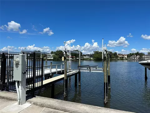 Coffee Pot Boulevard Ne, Saint Petersburg, FL 33704