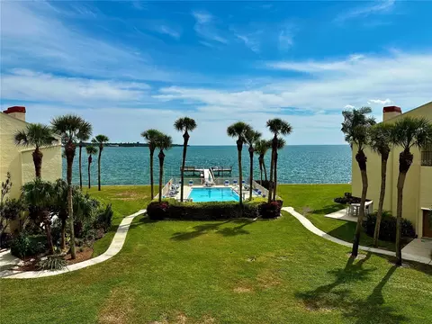 7510 Sunshine Skyway Ln S #207, Saint Petersburg, FL 33711