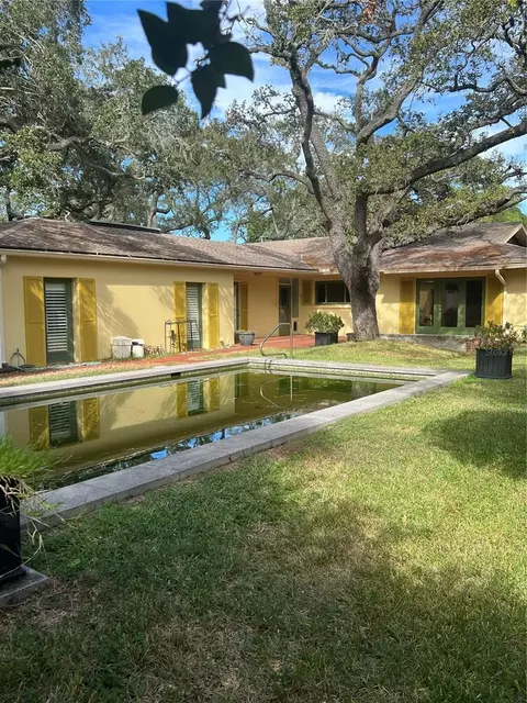 1700 Beach Dr NE, Saint Petersburg, FL 33704