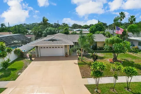 13824 Sunset Dr, Largo, FL 33774 photo 1
