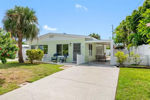11450 2nd St E, Treasure Island, FL 33706