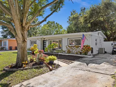 715 W Bayshore Dr, Tarpon Springs, FL 34689