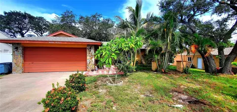 1414 Gulf Rd, Tarpon Springs, FL 34689
