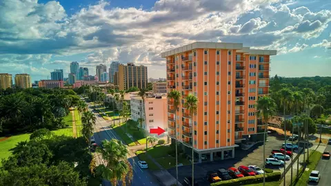 1120 N Shore Dr NE #202, Saint Petersburg, FL 33701