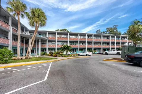 4300 58th St N #1818, Kenneth City, FL 33709