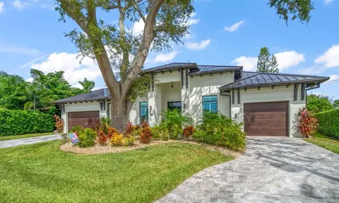 18 Hibiscus Rd, Belleair, FL 33756