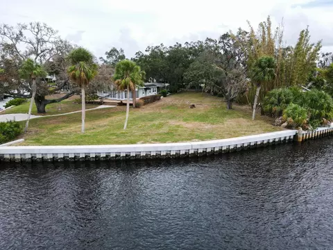 Venetian Court, Tarpon Springs, FL 34689