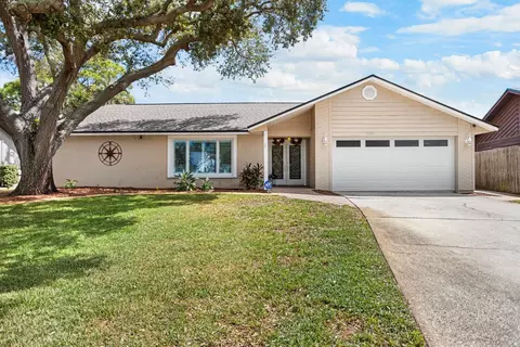 9151 136th Way, Seminole, FL 33776