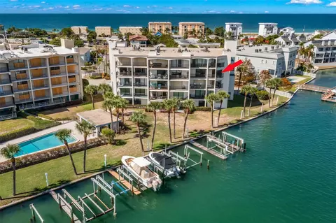 9825 Harrell Ave #401, Treasure Island, FL 33706