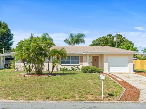 8828 110th St, Seminole, FL 33772