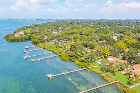 1130 Friendly Way S, Saint Petersburg, FL 33705