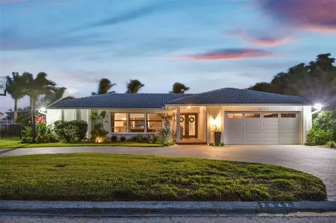2042 Iowa Ave NE, Saint Petersburg, FL 33703