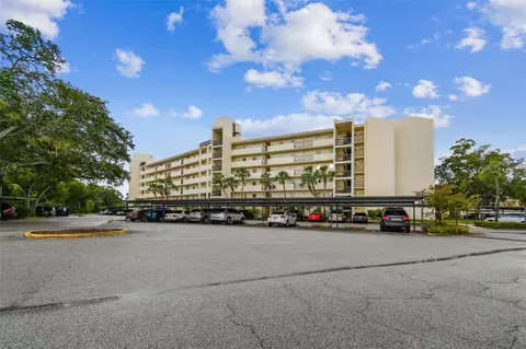 225 Country Club Dr #1508, Largo, FL 33771