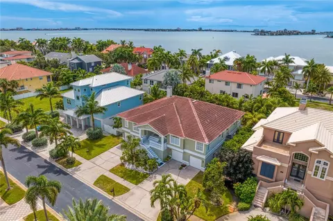 6022 Kipps Colony Dr E, Gulfport, FL 33707