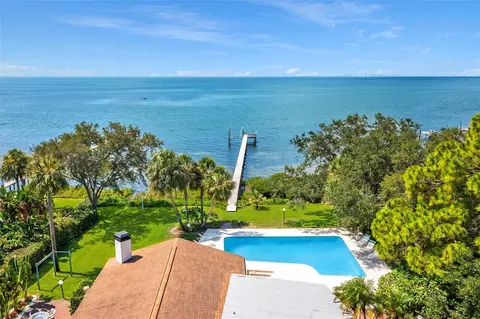 1120 Friendly Way S, Saint Petersburg, FL 33705
