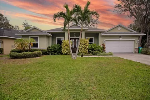 10301 Nina St, Seminole, FL 33778