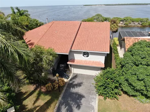 5737 Westshore Dr, New Port Richey, FL 34652