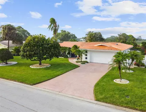 666 Poinsettia Rd, Belleair, FL 33756