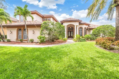 9086 Silverthorn Rd, Seminole, FL 33777
