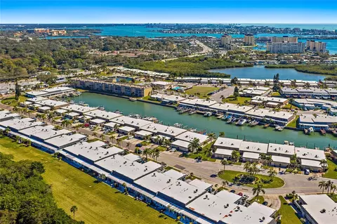 1 Boca Ciega Point Blvd #104, Saint Petersburg, FL 33708