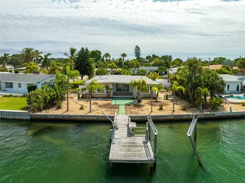 372 Belle Point Dr, Saint Pete Beach, FL 33706